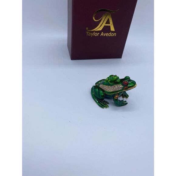 Taylor Avedon frog - Picture 5 of 5